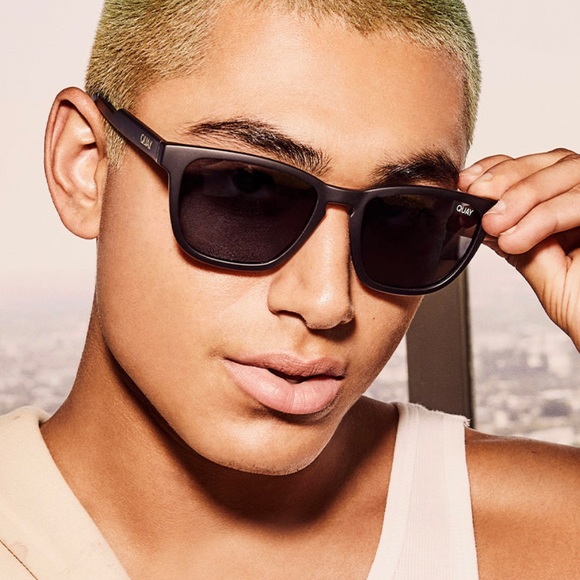 QUAY Hardwire Polarized Sunglasses Matte Black Frame Smoke Grey Lens Unisex NWT - Picture 5 of 11